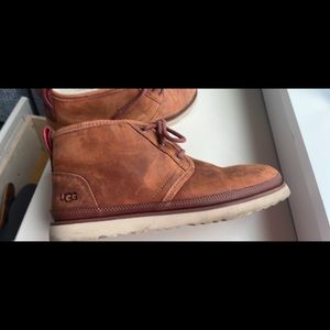 Ugg Mens size 9, camel